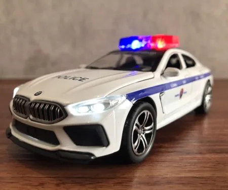 ​Mô hình xe Police CSGT VN BMW M8  tỷ lệ 1:32