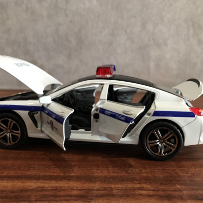 Mô hình xe Cảnh Sát​ CSGT VN BMW M8  tỷ lệ 1:32