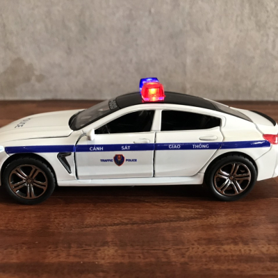 Mô hình xe Cảnh Sát​ CSGT VN BMW M8  tỷ lệ 1:32