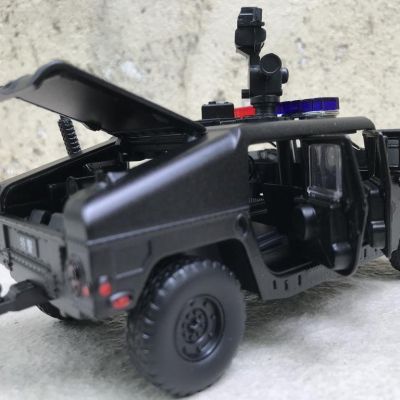 Mô hình xe Police Humvee tỷ lệ 1:32