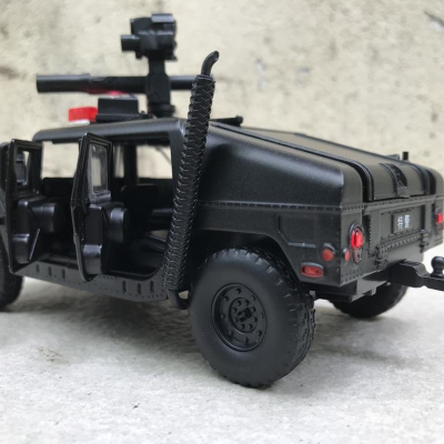 Mô hình xe Police Humvee tỷ lệ 1:32