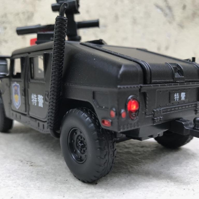 Mô hình xe Police Humvee tỷ lệ 1:32