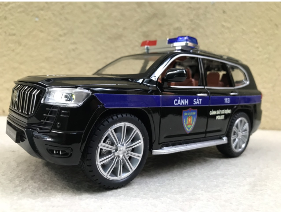 Mô hình xe Police land Cruiser GR CSCĐ 113 tỷ lệ 1:24 Mô hình xe Police land Cruiser GR CSCĐ 113 tỷ lệ 1:24