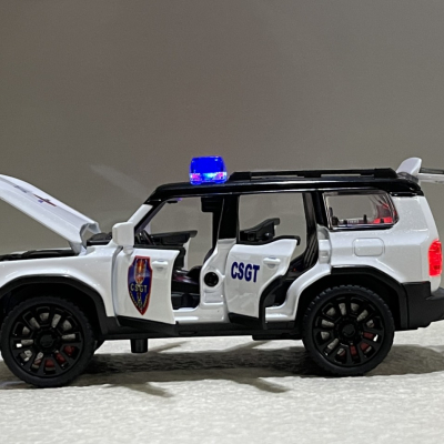 ​Mô hình xe Police Landcruiser Prado-LC250 CSGT VN 1:32