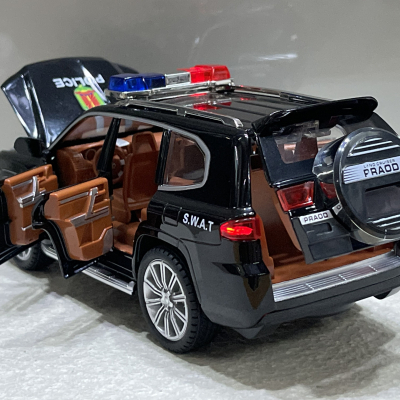 Mô hình xe Police Toyota landCruiser GR CAND tỷ lệ 1:24 (XPTO24LAND)