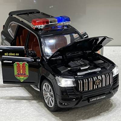 Mô hình xe Police Toyota landCruiser GR CAND tỷ lệ 1:24 (XPTO24LAND)