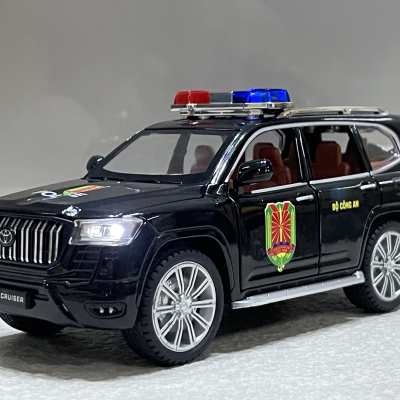 Mô hình xe Police Toyota landCruiser GR CAND tỷ lệ 1:24 (XPTO24LAND)