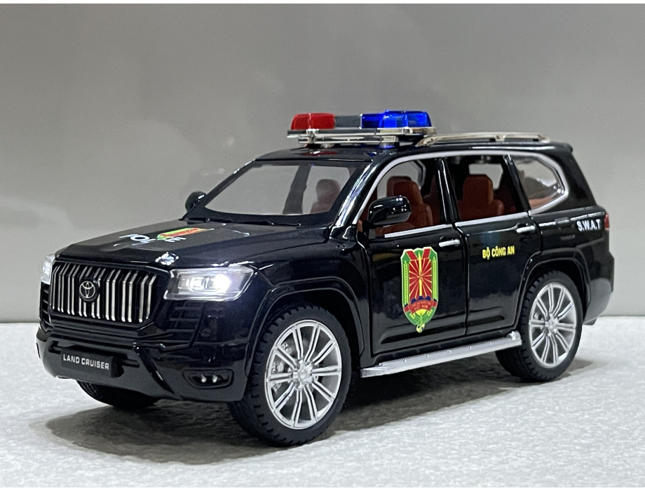 Mô hình xe Police Toyota landCruiser GR CAND tỷ lệ 1:24 (XPTO24LAND)