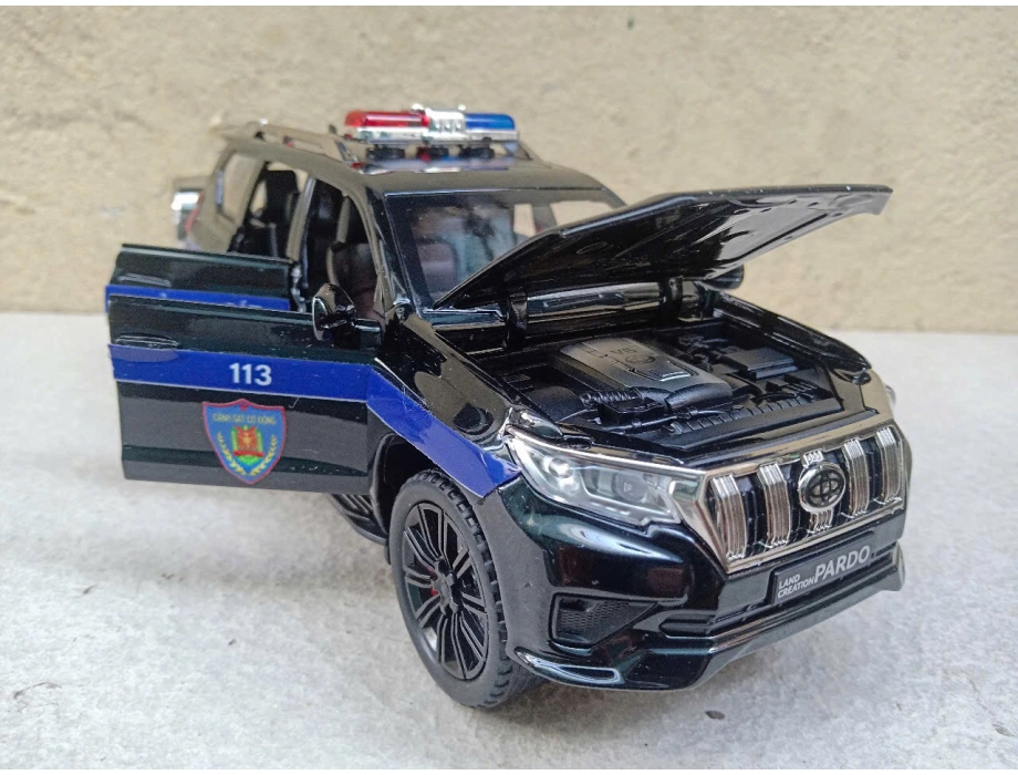 ​Mô hình xe Police Toyota Prado landCruiser CSCĐ 113 tỷ lệ1:24