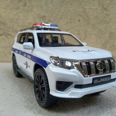 ​Mô hình xe Police Toyota Prado landCruiser CSGT tỷ lệ 1:24
