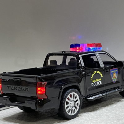 Mô hình xe Police Toyota TUNDRA CSCĐ 1:32 (XPTO32TUR)