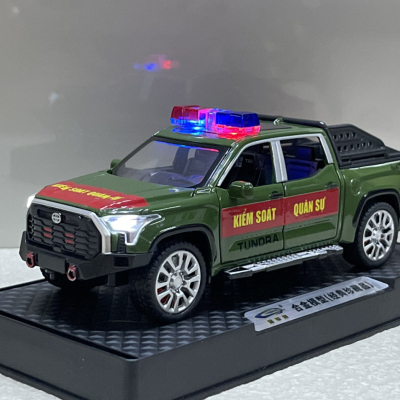 ​Mô hình xe Police Toyota TUNDRA KSQS tỷ lệ 1:32 (XPTO32TUR)