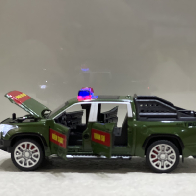 ​Mô hình xe Police Toyota TUNDRA KSQS tỷ lệ 1:32 (XPTO32TUR)