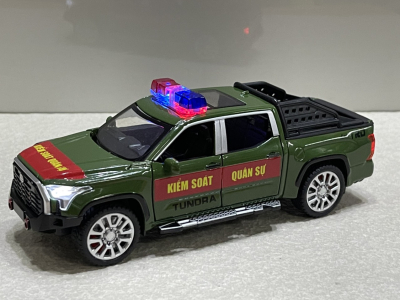 ​Mô hình xe Police Toyota TUNDRA KSQS tỷ lệ 1:32 (XPTO32TUR)