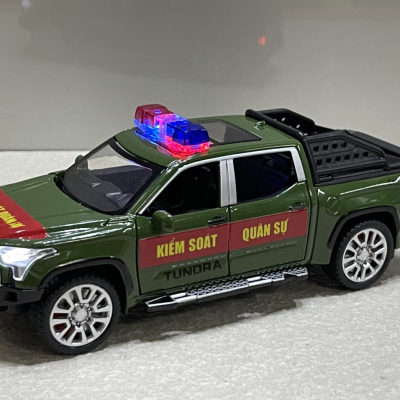 ​Mô hình xe Police Toyota TUNDRA KSQS tỷ lệ 1:32 (XPTO32TUR)