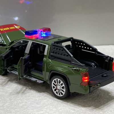 ​Mô hình xe Police Toyota TUNDRA KSQS tỷ lệ 1:32 (XPTO32TUR)