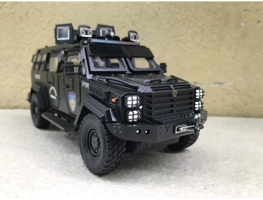 Mô hình xe Quân sự Bọc thép Sabretooth Tiger CSCĐ-VN tỷ lệ 1:24