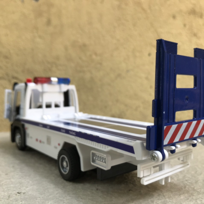 Mô hình xe Tải cứu hộ Police CSGT tỷ lệ 1:32