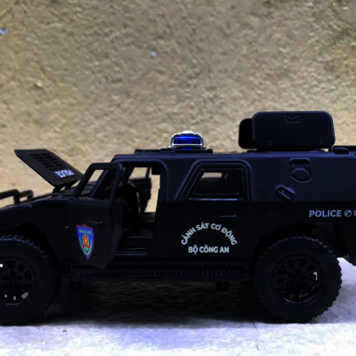 ​Mô hình xe Tiger 4x4 APC Police CSCĐ tỷ lệ 1:32