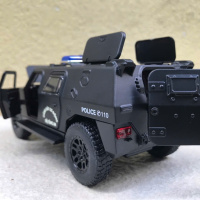 ​Mô hình xe Tiger 4x4 APC Police CSCĐ tỷ lệ 1:32