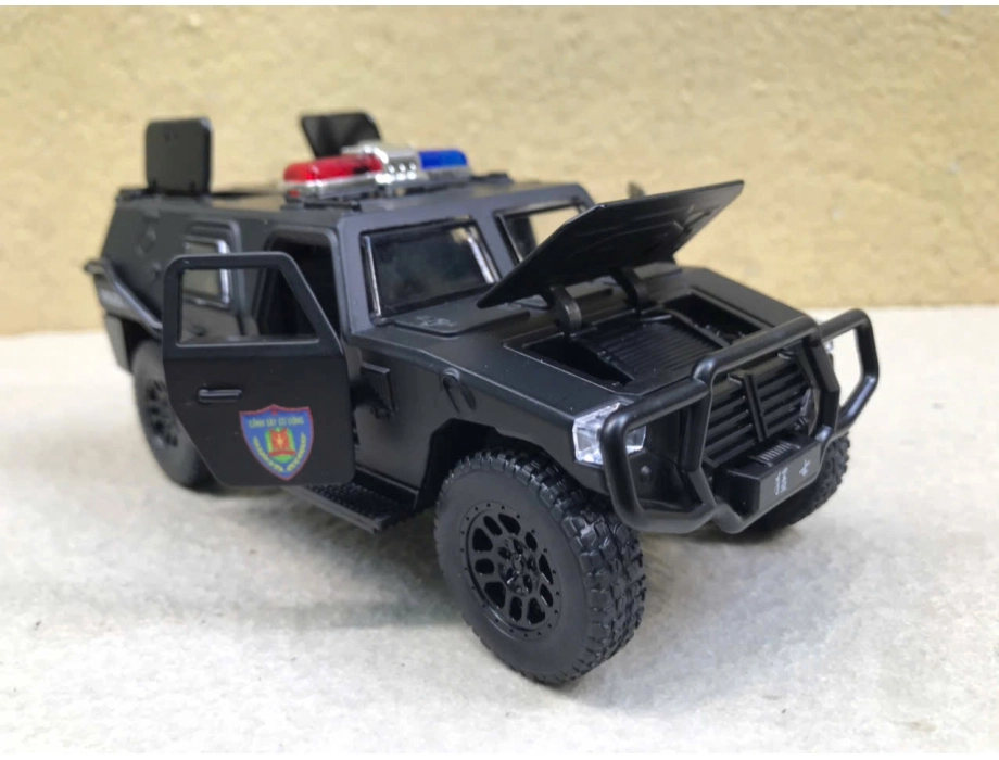 ​Mô hình xe Tiger 4x4 APC Police CSCĐ tỷ lệ 1:32