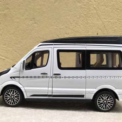 Mô hình xe Mercedes Sprinter Limuosine  tỷ lệ 1:24