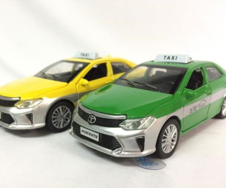 Mô hình xe ô tô TAXI Toyota Camry tỷ lệ 1:32
