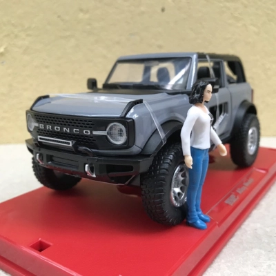Mô hình xe FORD bronco convertible 2021  tỷ lệ 1:32