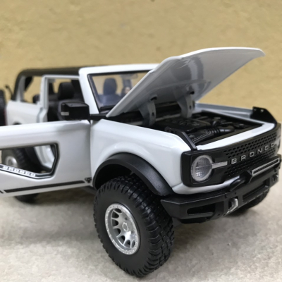 Mô hình xe FORD bronco convertible 2021  tỷ lệ 1:32