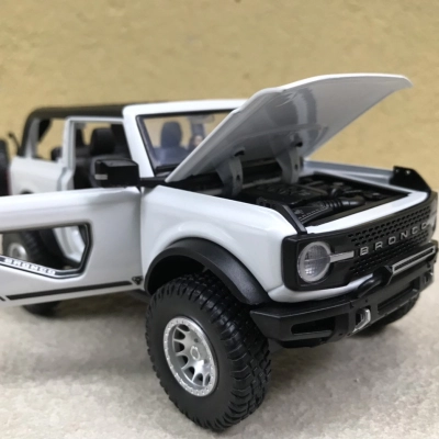 Mô hình xe FORD bronco convertible 2021  tỷ lệ 1:32
