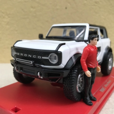Mô hình xe FORD bronco convertible 2021  tỷ lệ 1:32