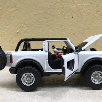 Mô hình xe FORD bronco convertible 2021  tỷ lệ 1:32