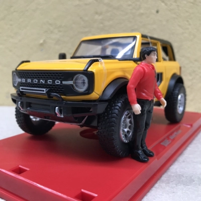 Mô hình xe FORD bronco convertible 2021  tỷ lệ 1:32
