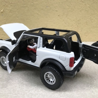 Mô hình xe FORD bronco convertible 2021  tỷ lệ 1:32