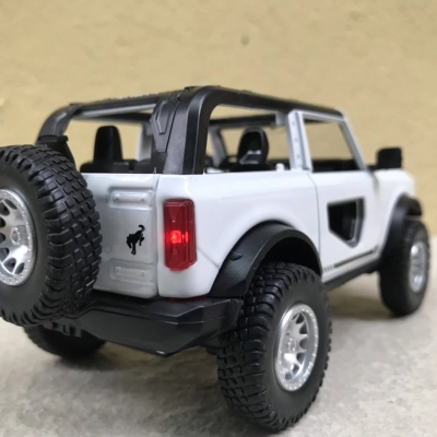 Mô hình xe FORD bronco convertible 2021  tỷ lệ 1:32