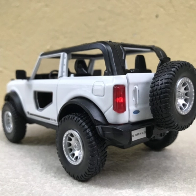 Mô hình xe FORD bronco convertible 2021  tỷ lệ 1:32