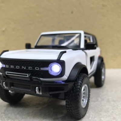 Mô hình xe FORD bronco convertible 2021  tỷ lệ 1:32