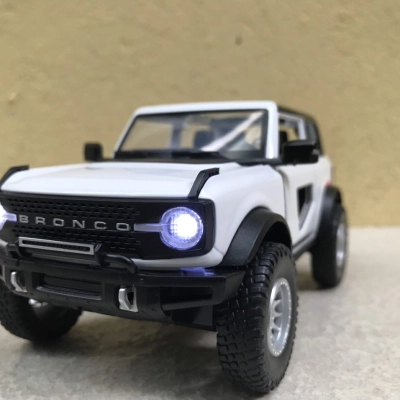 Mô hình xe FORD bronco convertible 2021  tỷ lệ 1:32