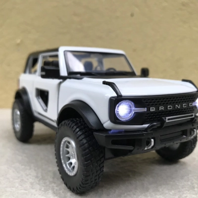 Mô hình xe FORD bronco convertible 2021  tỷ lệ 1:32