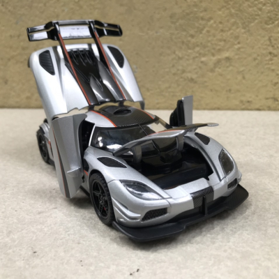 Mô hình xe Koenigsegg One1 tỷ lệ 1:32