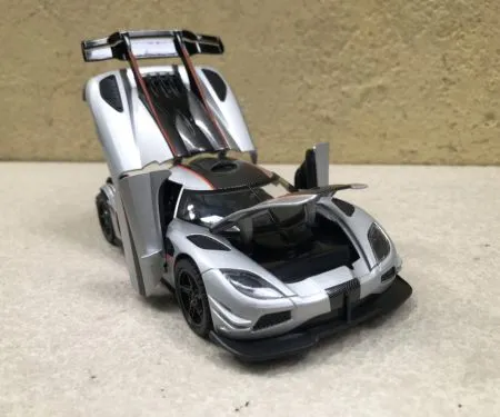 ​Mô hình xe Koenigsegg One1 tỷ lệ 1:32
