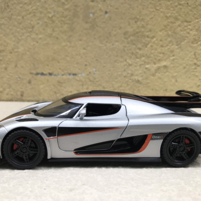 Mô hình xe Koenigsegg One1 tỷ lệ 1:32