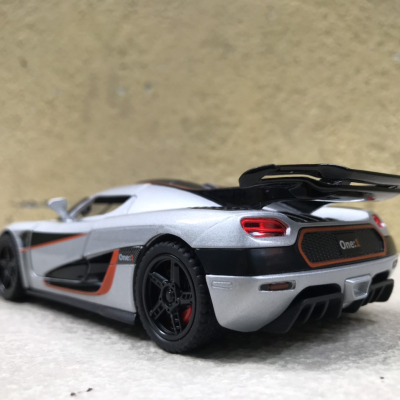 Mô hình xe Koenigsegg One1 tỷ lệ 1:32