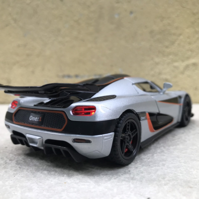 Mô hình xe Koenigsegg One1 tỷ lệ 1:32