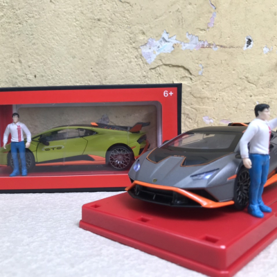 Mô hình xe Lamborghini Rambo Huracan STO tỷ lệ 1:32