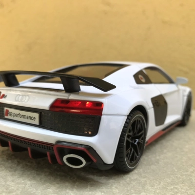 Mô hình xe ô tô  AUDI R8-V10 Plus tỷ lệ 1:24