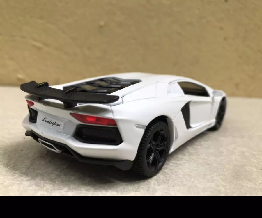 ​Mô hình xe ô tô Lamborghini Aventador LP740 tỷ lệ 1:32
