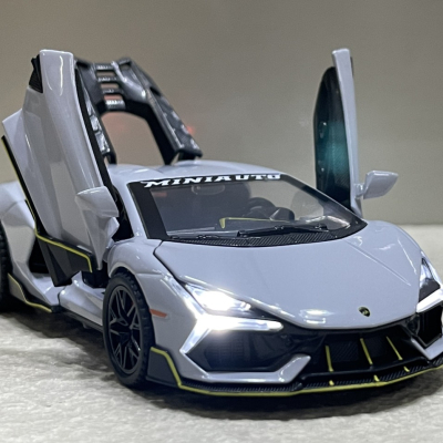 ​Mô hình xe ô tô Lamborghini Revuelto tỷ lệ 1:32