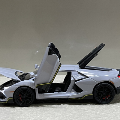 ​Mô hình xe ô tô Lamborghini Revuelto tỷ lệ 1:32