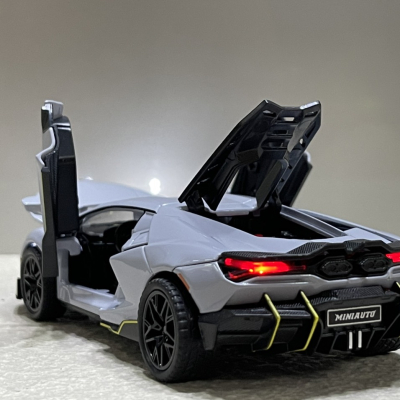 ​Mô hình xe ô tô Lamborghini Revuelto tỷ lệ 1:32
